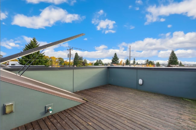 Building Photo - Modern 3 Bed Townhouse in Seattle | 2 Bath $3,800!!
