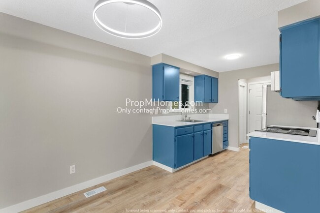 Building Photo - Thoughtfully Updated Two Bedroom Duplex in Oak Grove! DEPOSIT SPECIAL