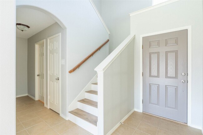 Building Photo - 2012 Meadow View Dr