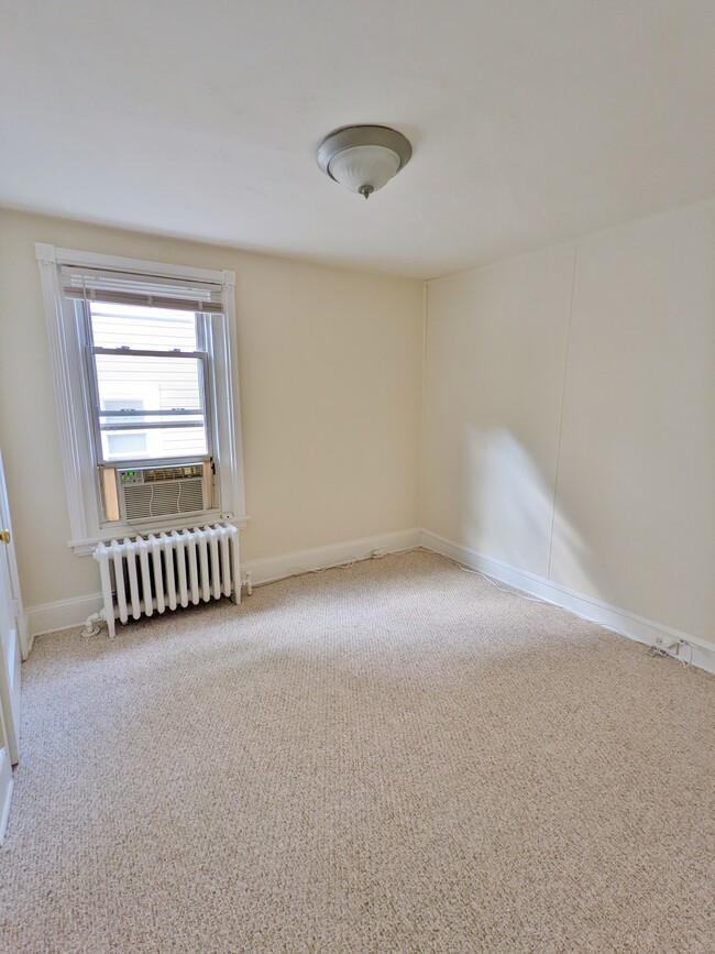Building Photo - 943 Glenbrook Ave