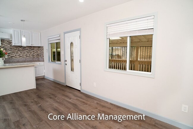 Building Photo - 9413 Farralone Ave