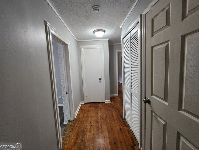 Building Photo - 4120 Fairview Dr