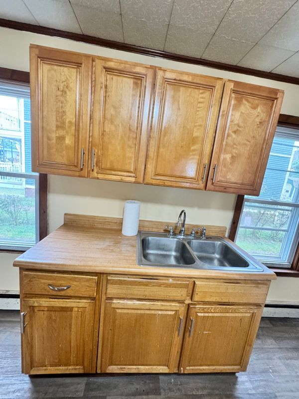 Building Photo - 10 Valley St