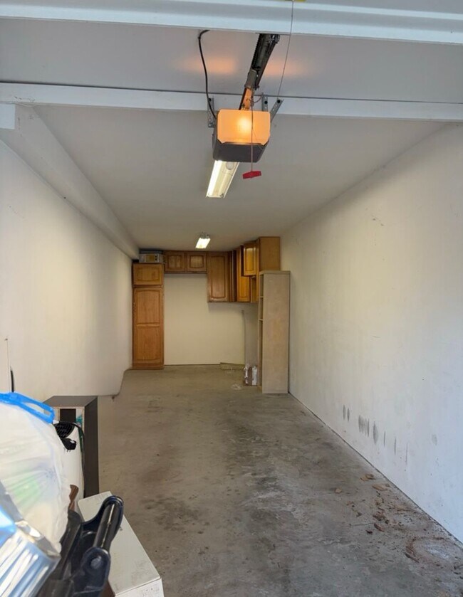 Building Photo - 2 Bedroom 2 Bath Condo Now Available - Att...