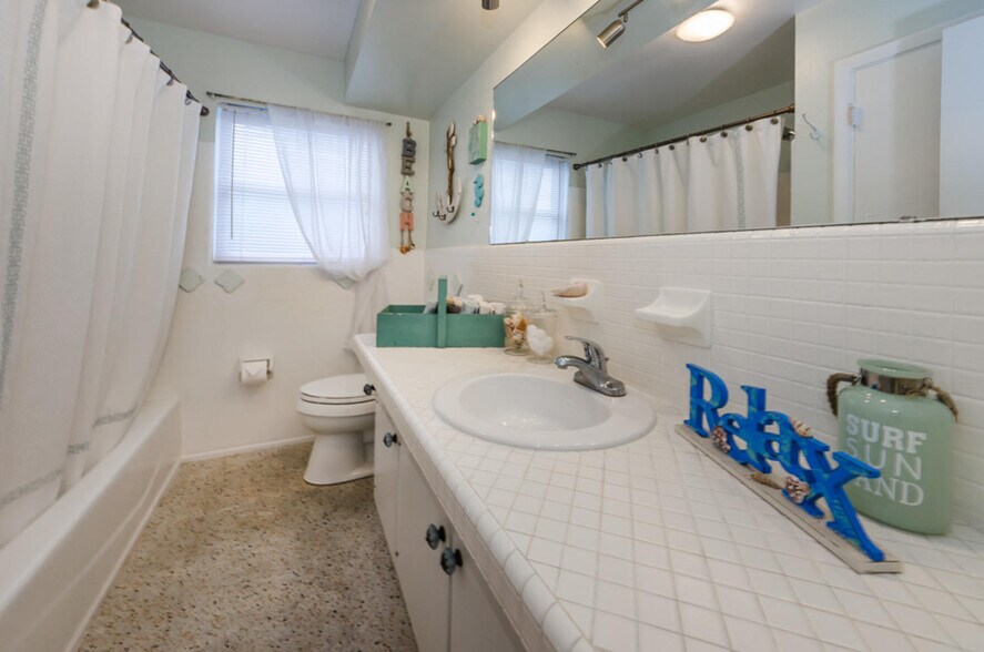 Building Photo - 245 Bel Forest Dr