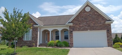 Building Photo - Heron's Landing 4 BD/ 3BTH Available May 14th