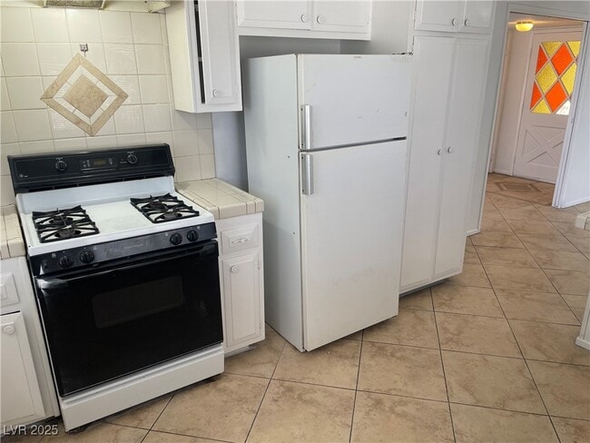 Building Photo - 2198 Capistrano Ave