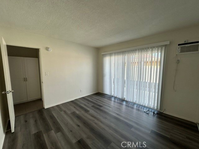 Building Photo - 685 E Vista Chino