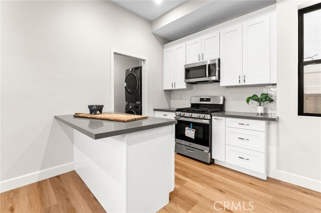 Building Photo - 2430 E 7th St