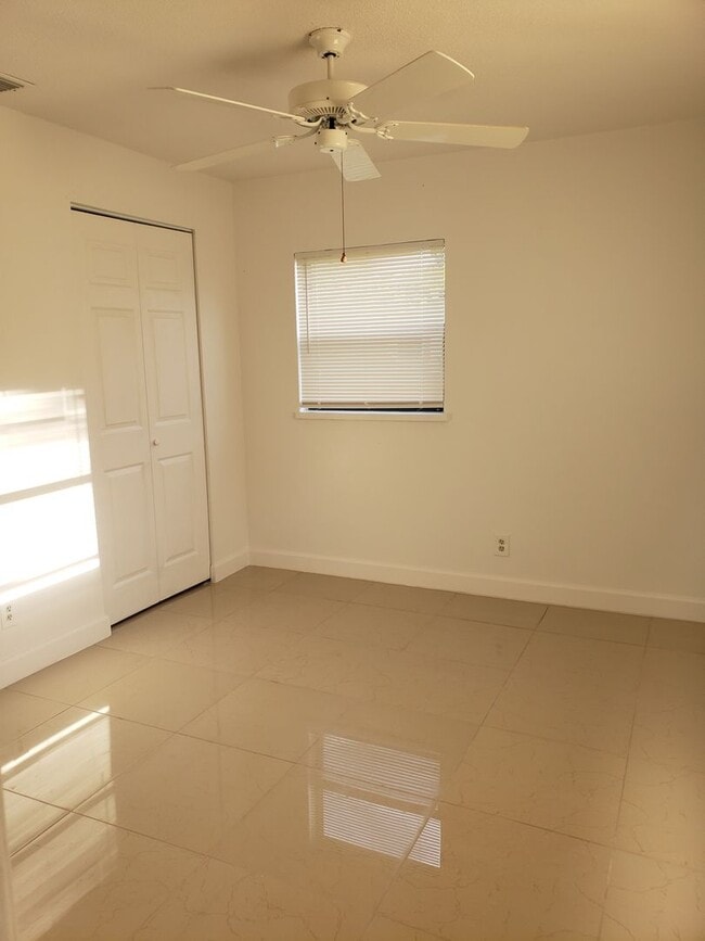 Building Photo - 3 bedroom 2 bath home