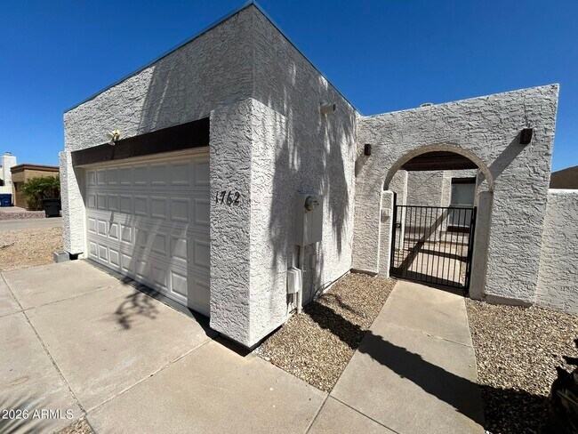 Building Photo - 1762 W Colt Rd