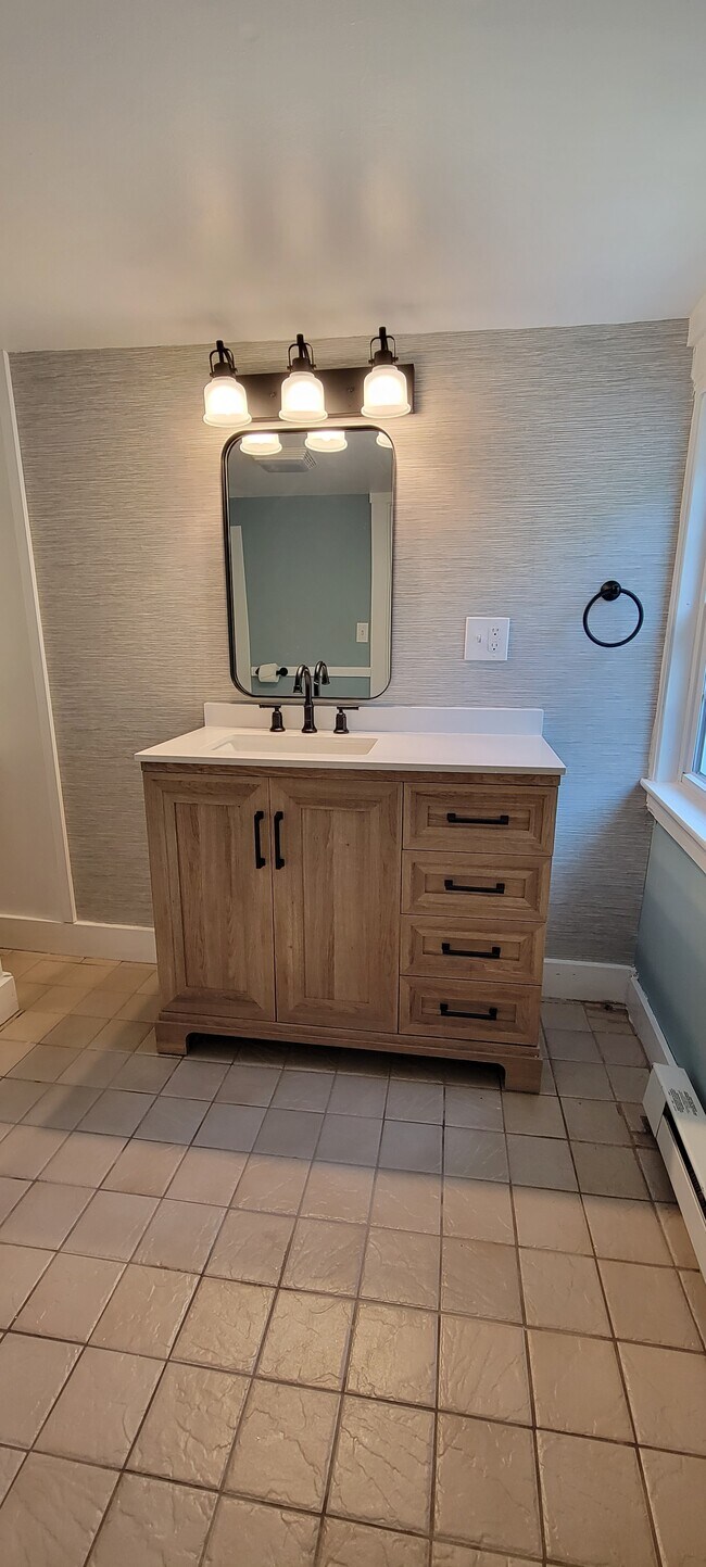 Building Photo - 45 Elm St