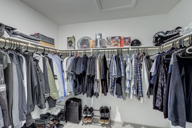 Building Photo - Modern Comfort in Las Vegas: 3-Bedroom Gem with Pool Access