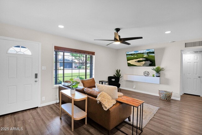 Building Photo - 4137 E Sells Dr