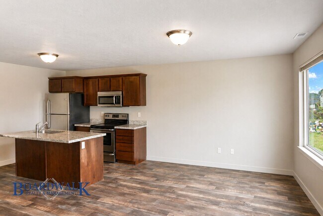 Building Photo - Large Herriman 3 Bed 2 Bath Town Home!