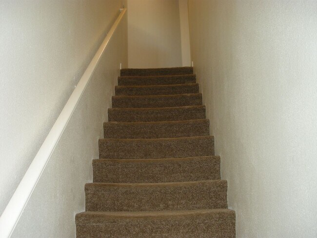 Building Photo - Three Bedroom, Two and a Half Bath Townhome Near UNR