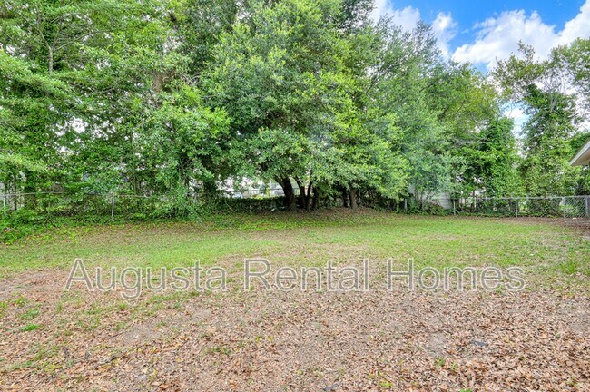 Building Photo - 1406 Ridgewood Dr
