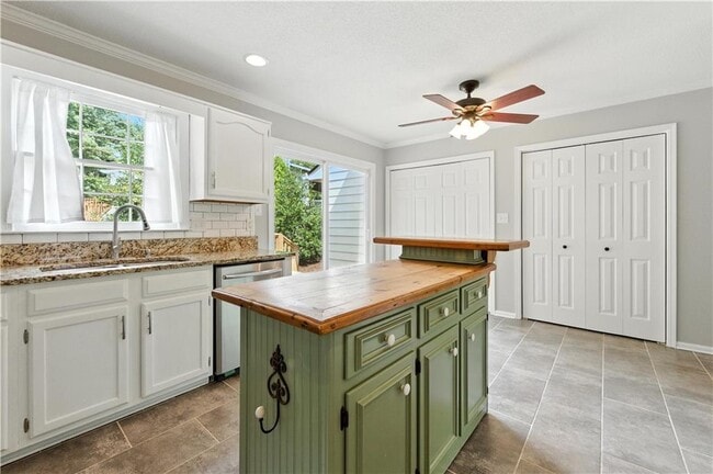 Building Photo - 1091 Colony Dr