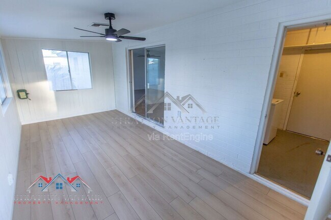 Building Photo - 5706 E Des Moines St