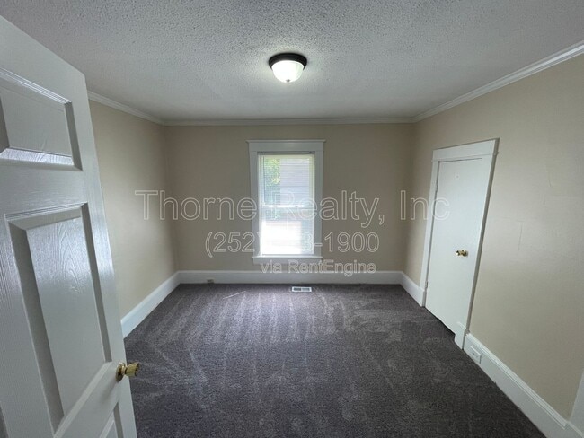 Building Photo - 1409 Dogwood Ave