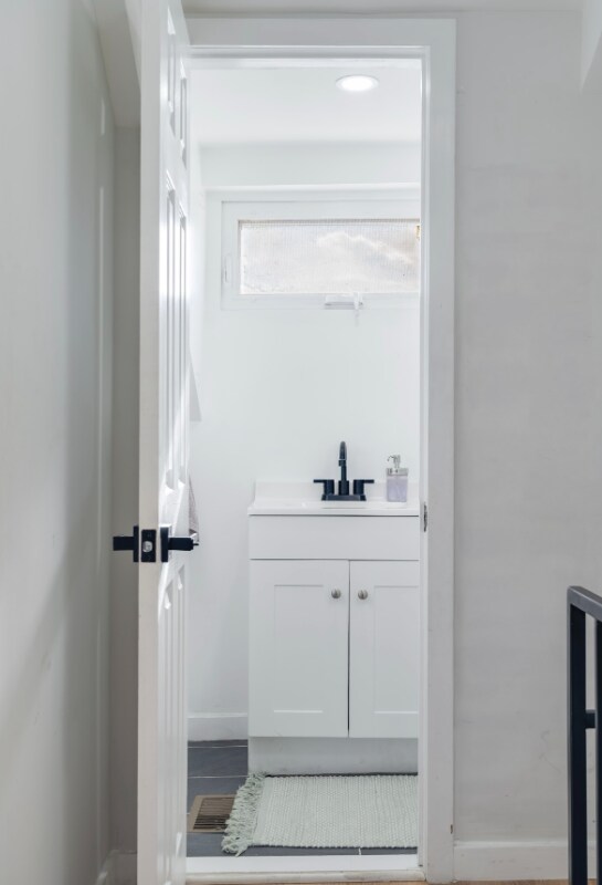 Building Photo - 12 W 52nd St