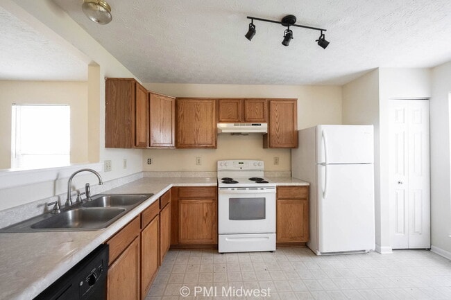 Building Photo - "Charming 3-Bed, 2-Bath Home in Indianapolis – Cozy 1196 Sq Ft Haven Awaits!"