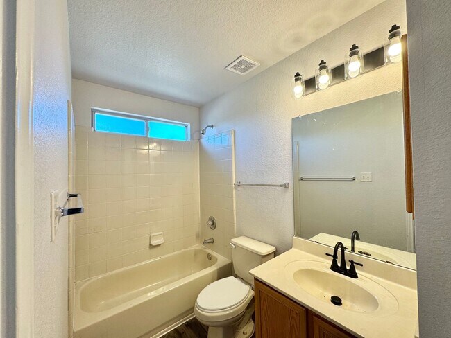 Building Photo - Beautiful 2 Story Home!