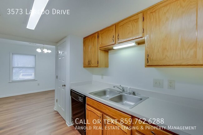 Building Photo - New 2 Bedroom 1.5 Bath Listing!