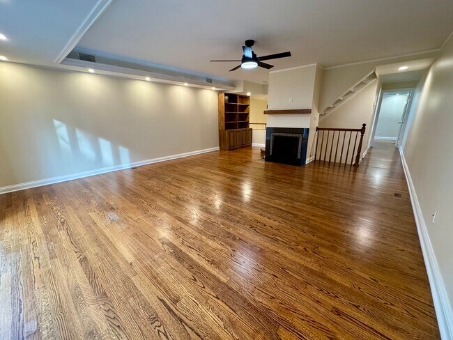 Building Photo - 1628 N Mohawk St