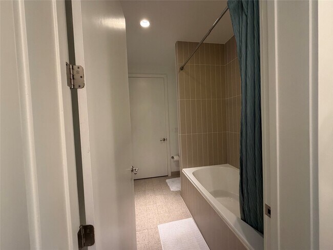 Building Photo - 1600 Post Oak Blvd