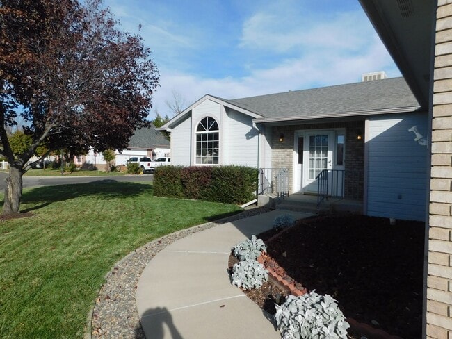 Building Photo - 3 Bed/2 Bath at Fountain Greens