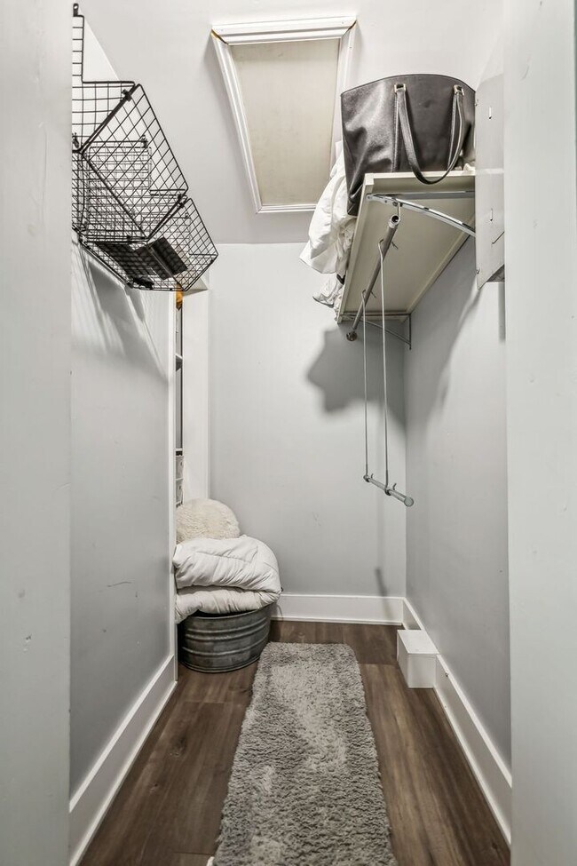 Building Photo - Charming Home For Rent - Less than $2000 p...