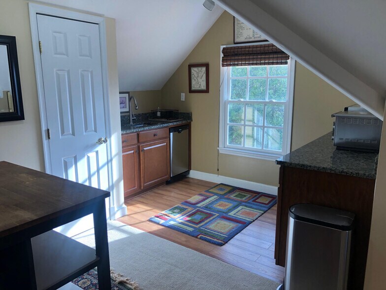 Building Photo - 5804 Searl Ter