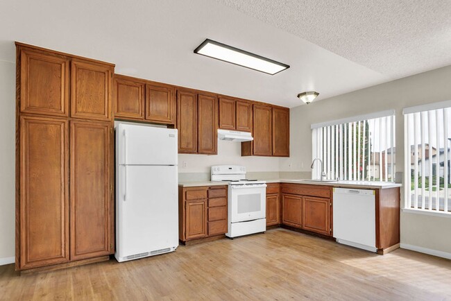 Building Photo - Great single level home in Mira Mesa.  Ava...