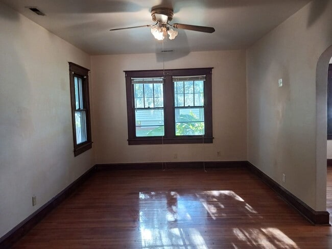 Building Photo - 305 Old Point Ave