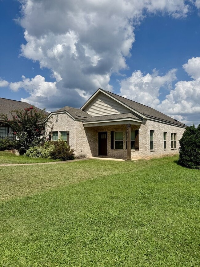 Building Photo - Charming 3-Bedroom Home in a Prime Neighbo...