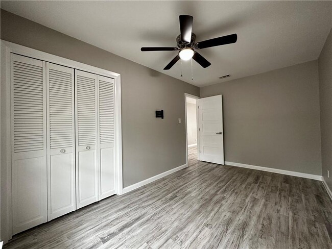 Building Photo - 3407 Norwood Hill Rd