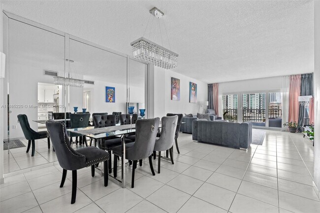 Building Photo - 300 Bayview Dr