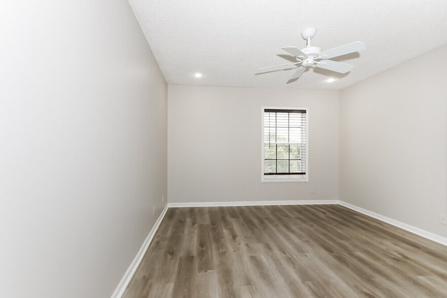 Building Photo - 6587 Rainwood Cove Ln