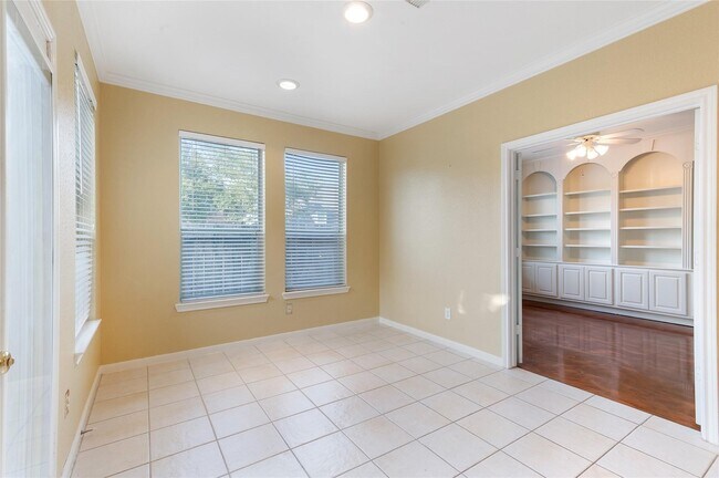 Building Photo - 4302 Country Oaks Ct