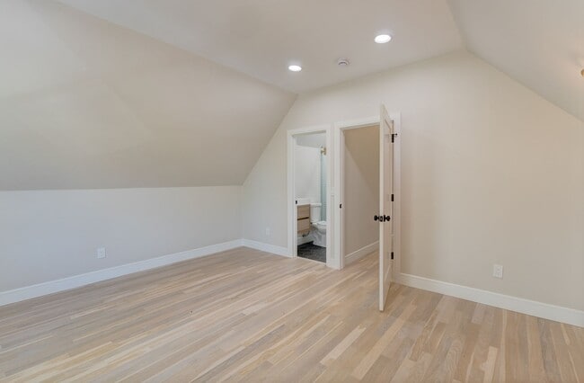 Building Photo - 123 Winchester Ave