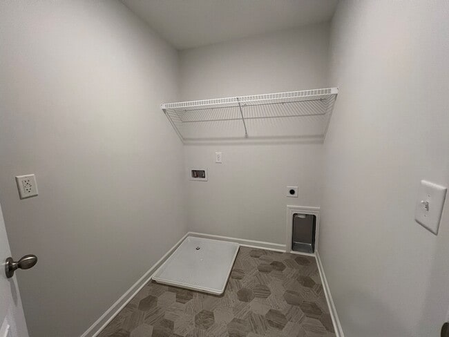 Building Photo - 967 Horse Mountain Rd