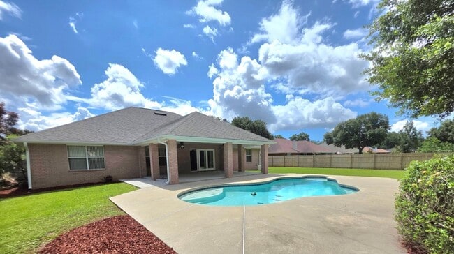 Building Photo - Backyard Paradise in Gated Cottonwood!