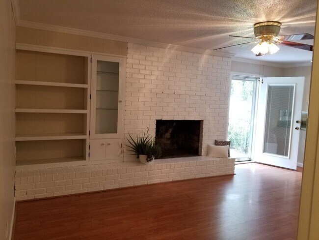 Building Photo - 829 Bradwell St