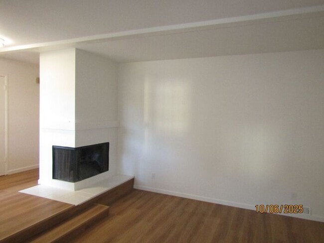 Building Photo - Newly remodeled single story home walking ...