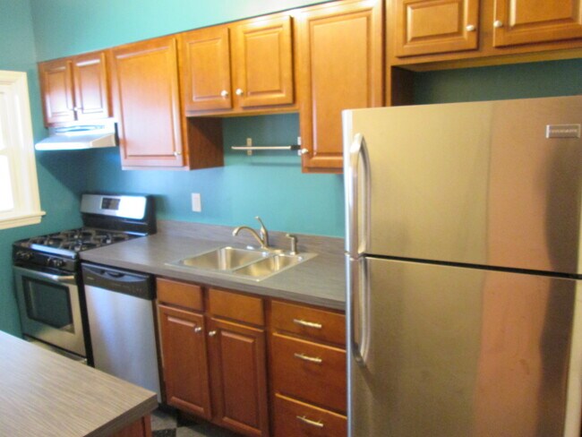 Building Photo - Updated 3 BR Townhome - North Hampden!
