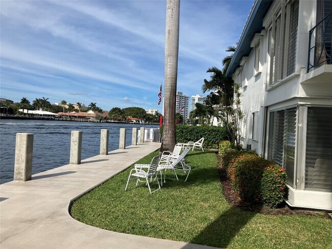 Primary Photo - 561 Bayshore Dr