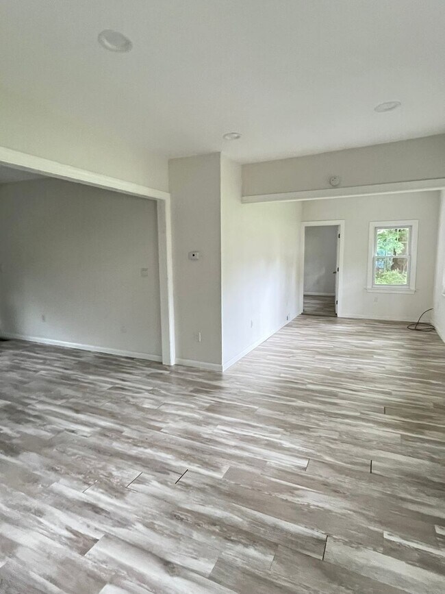 Building Photo - Updated Home in a Rural Setting - Pittsburgh