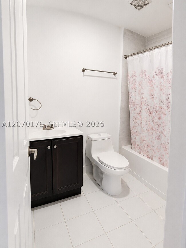 Building Photo - 550 NW 82nd Ct