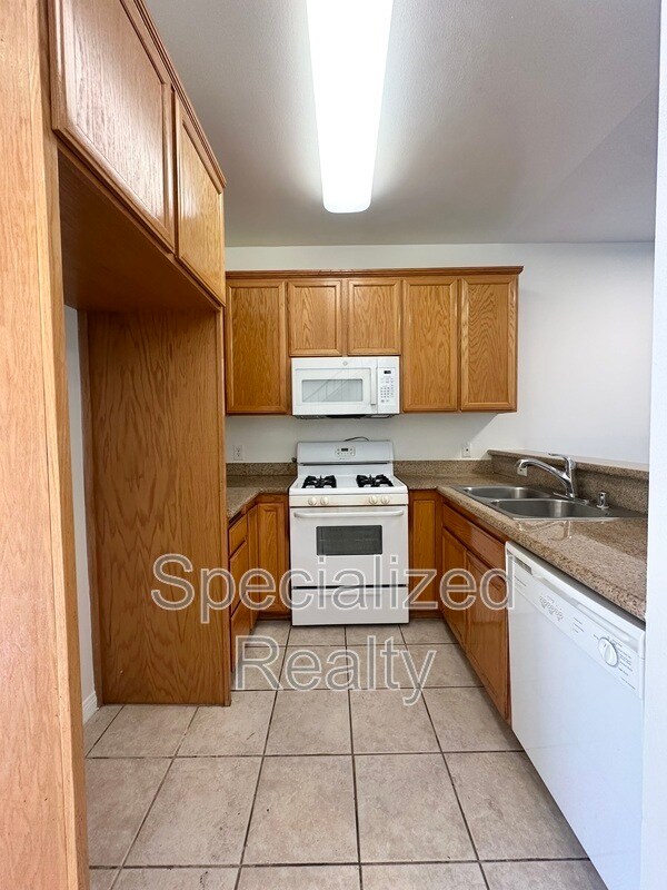 Building Photo - 5716 Whitsett Ave